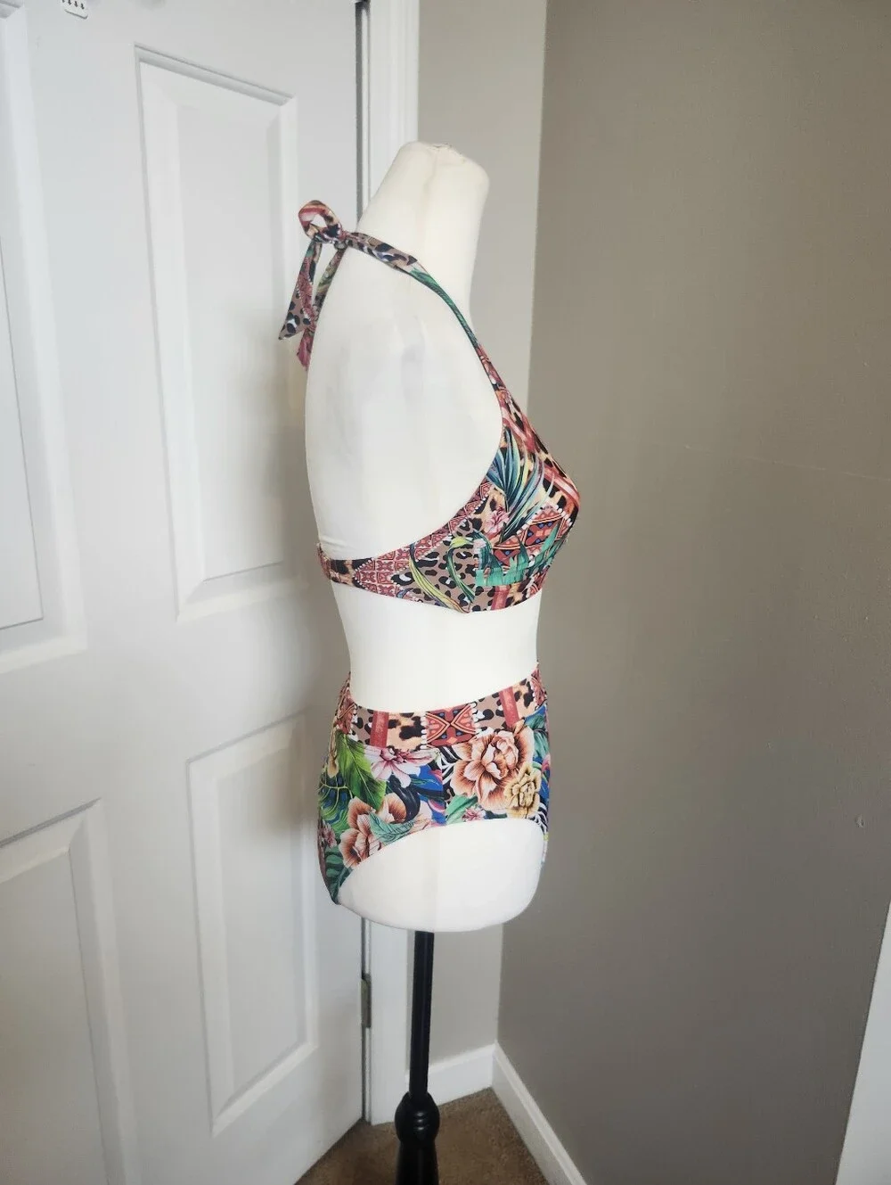 Venus 2 Piece Swimsuit Bikini Tropical Floral Print, Bottoms (4) Top (S)